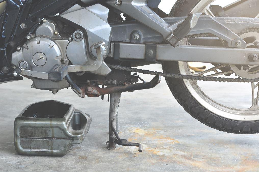 engine-oil-leak.JPG